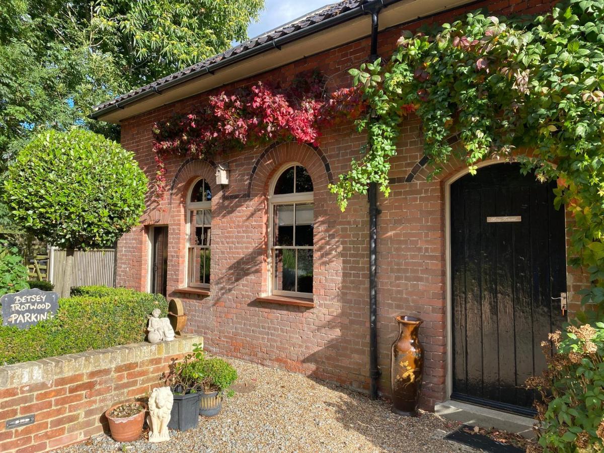 Betsey Trotwood. Historic Stylish 2-Bed Cottage. Blundeston Exterior foto